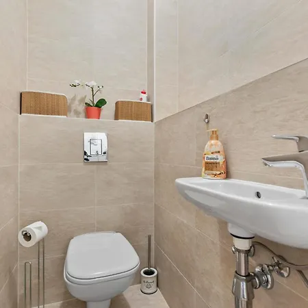 Ah Familly Free Parking Apartment