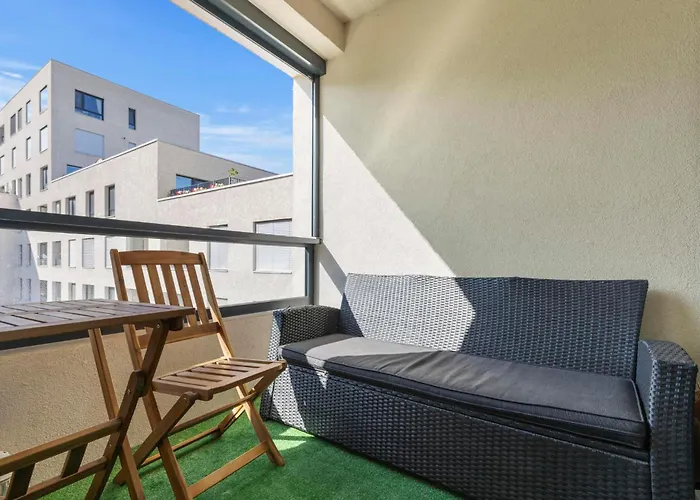 Ah Familly Free Parking Apartment