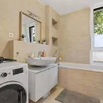Ah Familly Free Parking Apartment